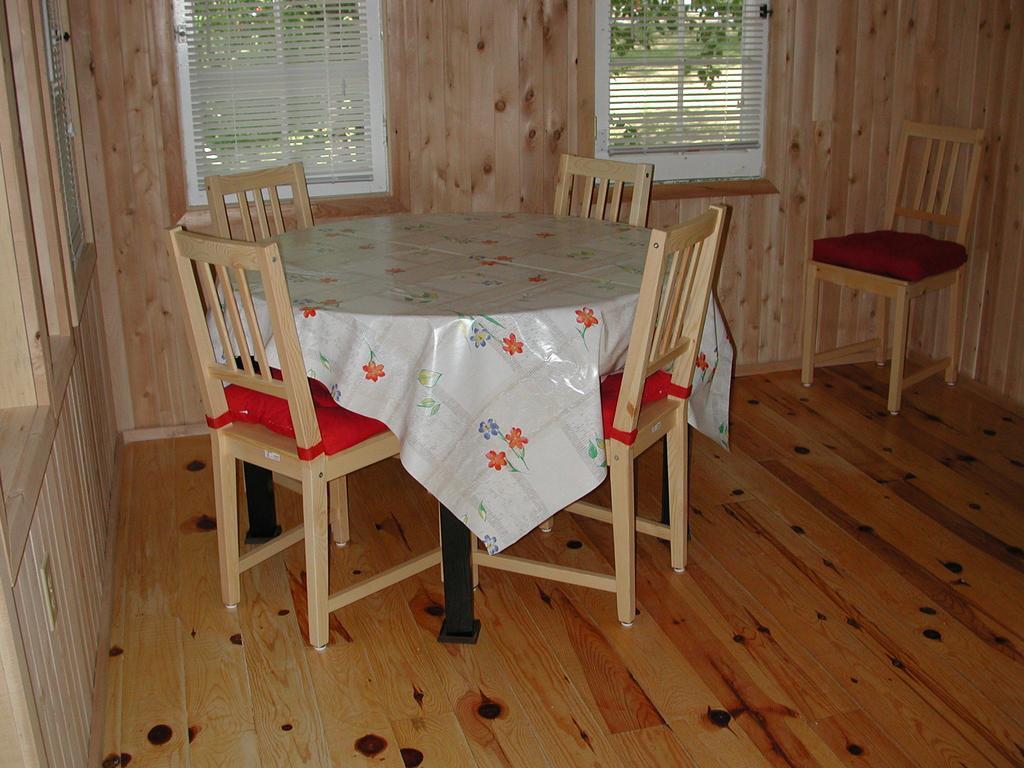 Birch Cliff Lodge on Baptiste Lake Highland Grove Zimmer foto