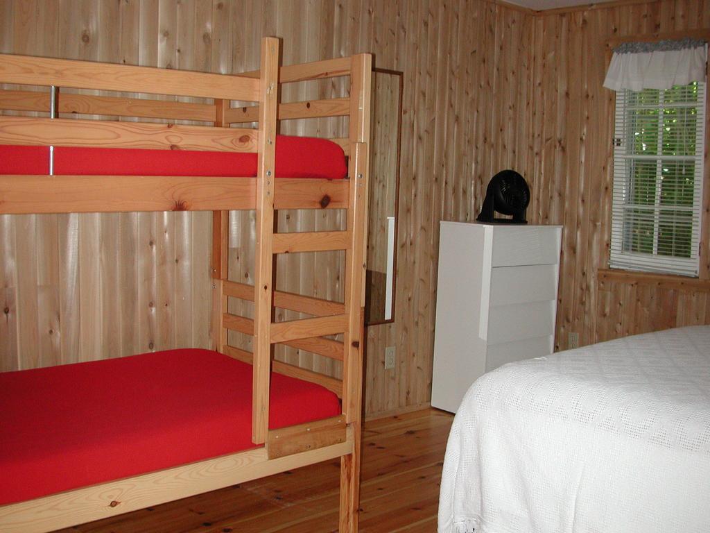 Birch Cliff Lodge on Baptiste Lake Highland Grove Zimmer foto