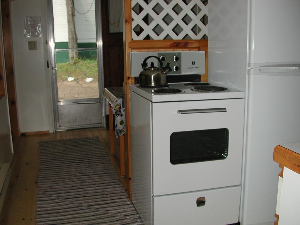 Birch Cliff Lodge on Baptiste Lake Highland Grove Zimmer foto