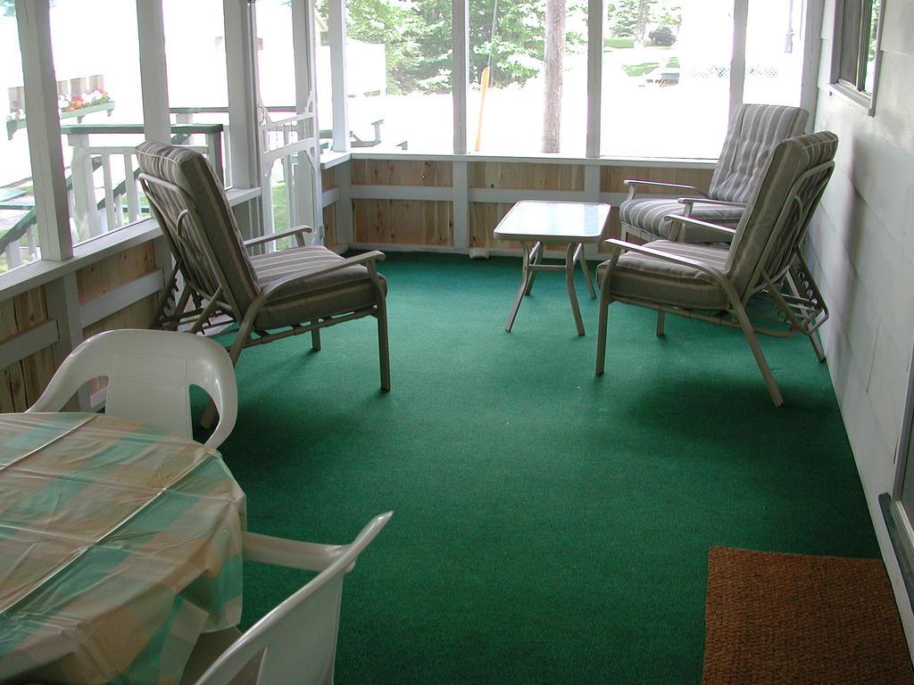 Birch Cliff Lodge on Baptiste Lake Highland Grove Zimmer foto