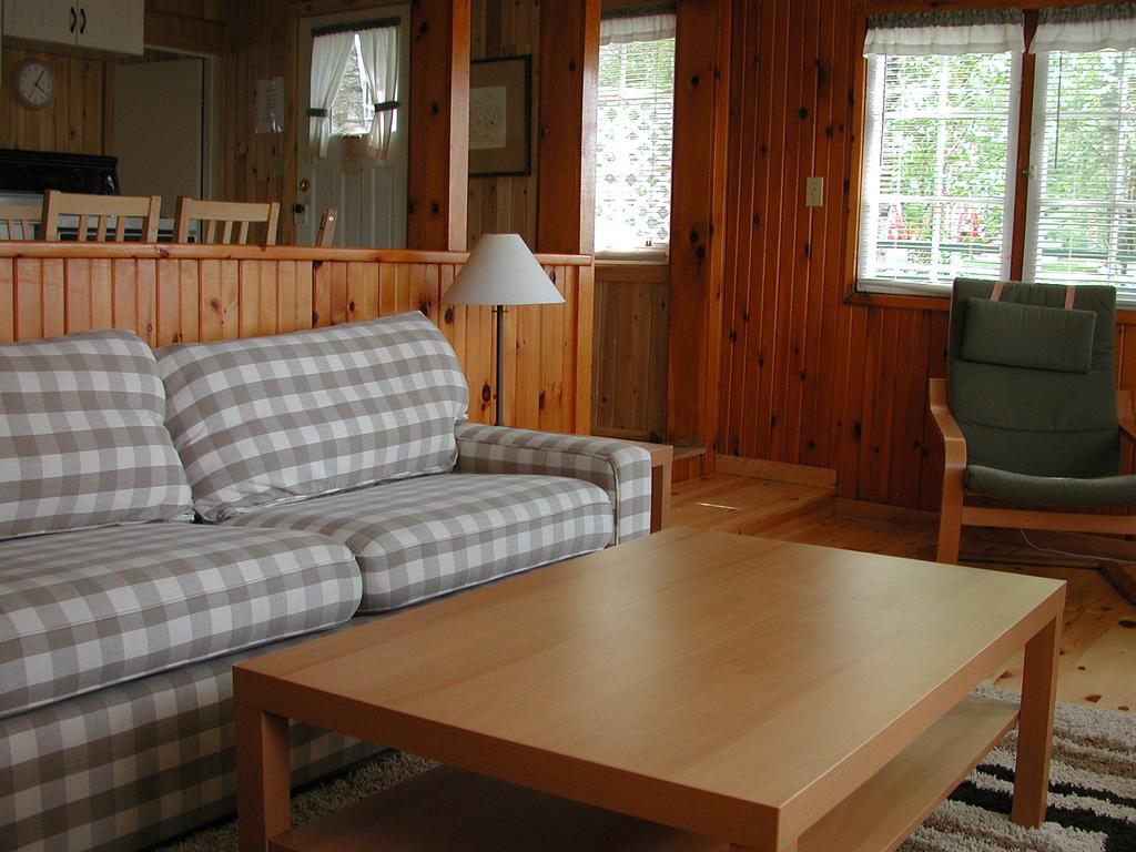Birch Cliff Lodge on Baptiste Lake Highland Grove Zimmer foto